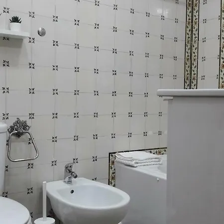 Lx Art Flats | Flat Two * Lisbona