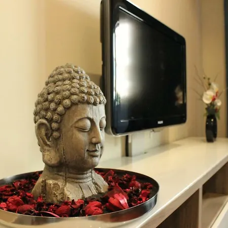 Lx Art Flats | Flat Two * リスボン